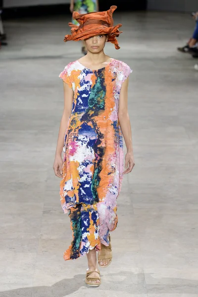Look 15